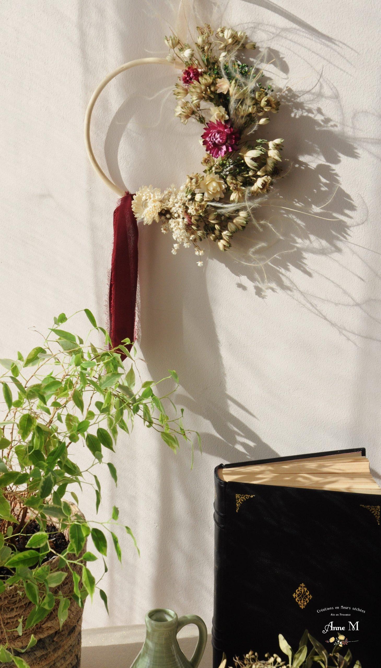 décoration en fleurs séchées couronne Astrance