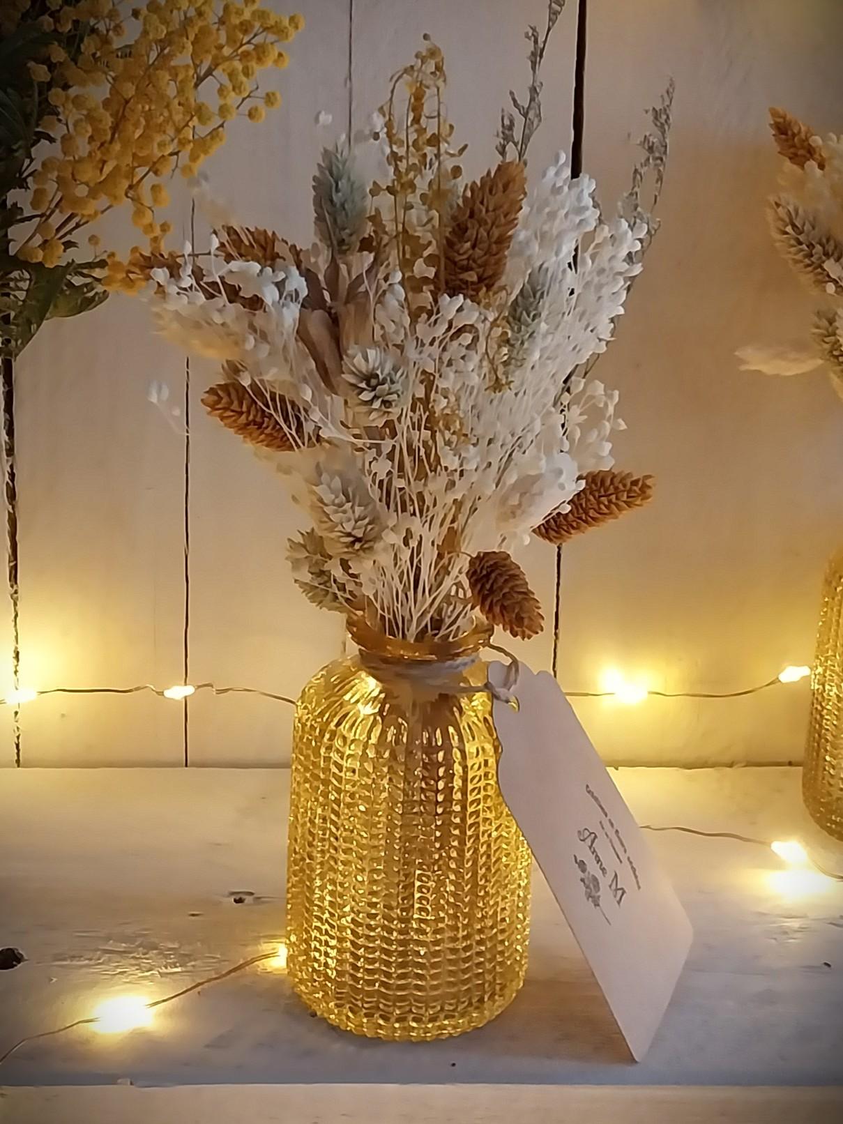 Petit bouquets de fleurs séchées Solidago Jaune et son vase jaune d'or